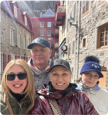 trio de touriste dans le Vieux Québec